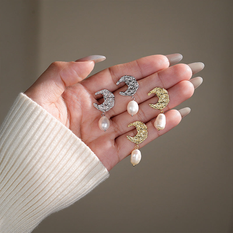 Clous d'Oreilles Perle Naturelle en Croissant de Lune - Domaine d'Argent